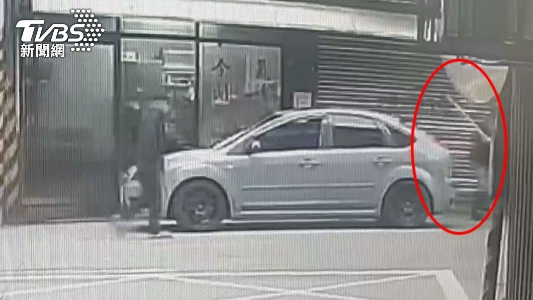 轎車違停麵店外紅線遭老闆喝斥 新北2男抄球棒追逐亂毆
