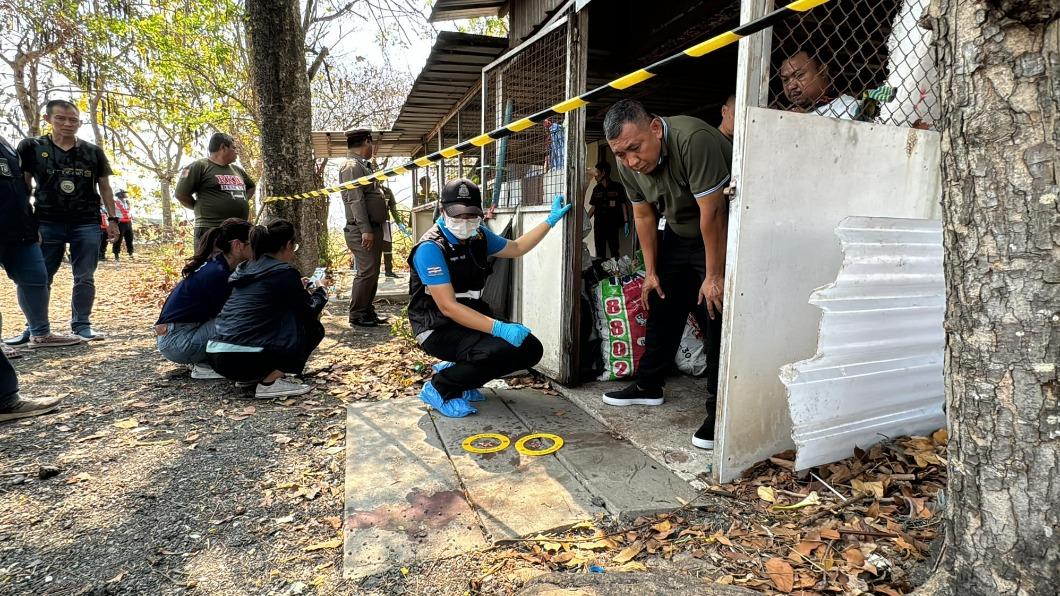 石男在泰國遭槍殺棄屍,全案正由泰國警方調查中。(圖/翻攝Facebook ข่าวสารเมืองปราการ v2)