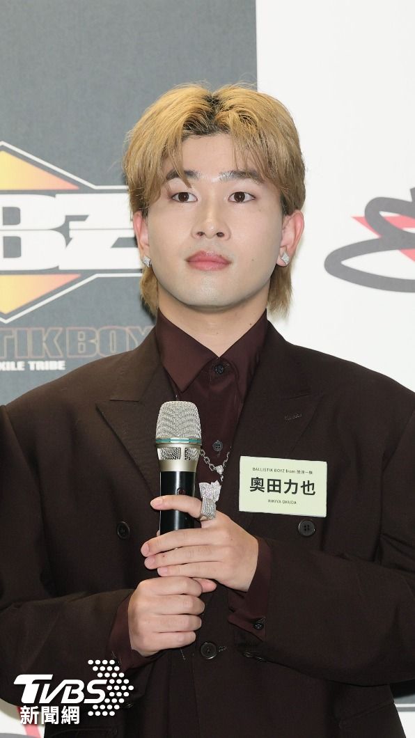 奧田力也向台灣工作人員表示沒辦法吃北京烤鴨。(圖/趙世平攝)