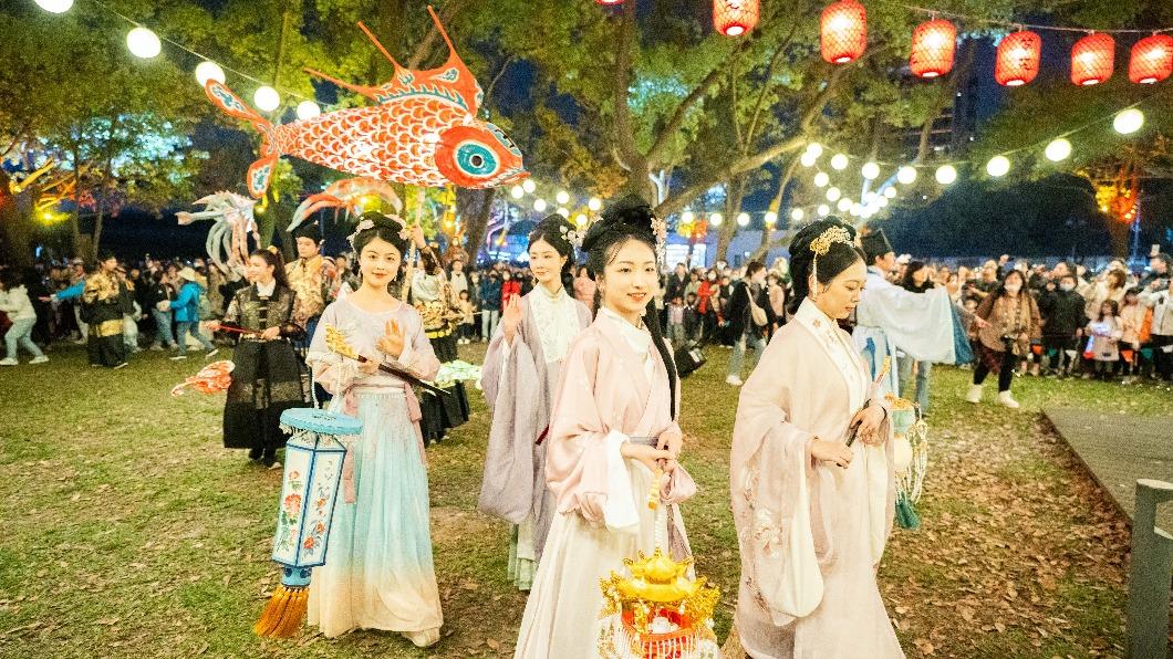 仕女進行巡遊。（圖／桃園市政府觀光旅遊局提供）