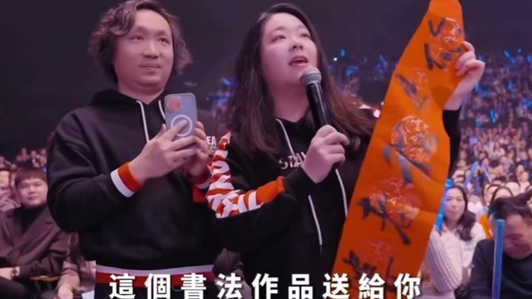 女粉絲自稱書法曾獲國際肯定,特地揮毫送給任賢齊。(圖/翻攝自任賢齊IG)