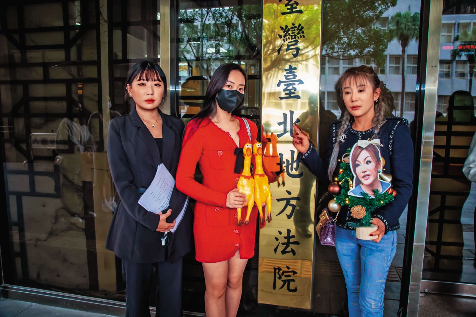 王子苓、李雅楹不滿被李珍妮罵「做雞的」，已對李珍妮提告。（圖／翻攝自Chanel Linda臉書）