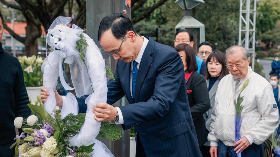 赴228公園獻花致意　朱立倫：國民黨會謙卑面對過去