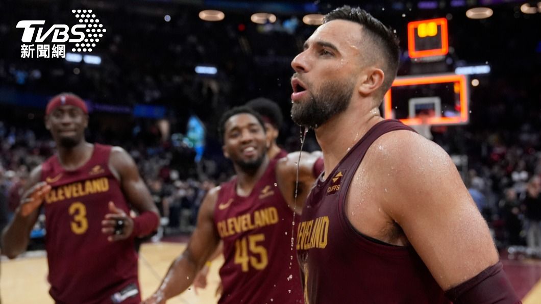 NBA/壓哨半場超大三分絕殺 騎士氣走獨行俠二連勝