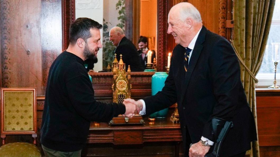 哈拉德五世(Harald V)日前會見烏克蘭總統澤淪斯基(Volodymyr Zelenskyy)。(圖/翻攝自 X)
