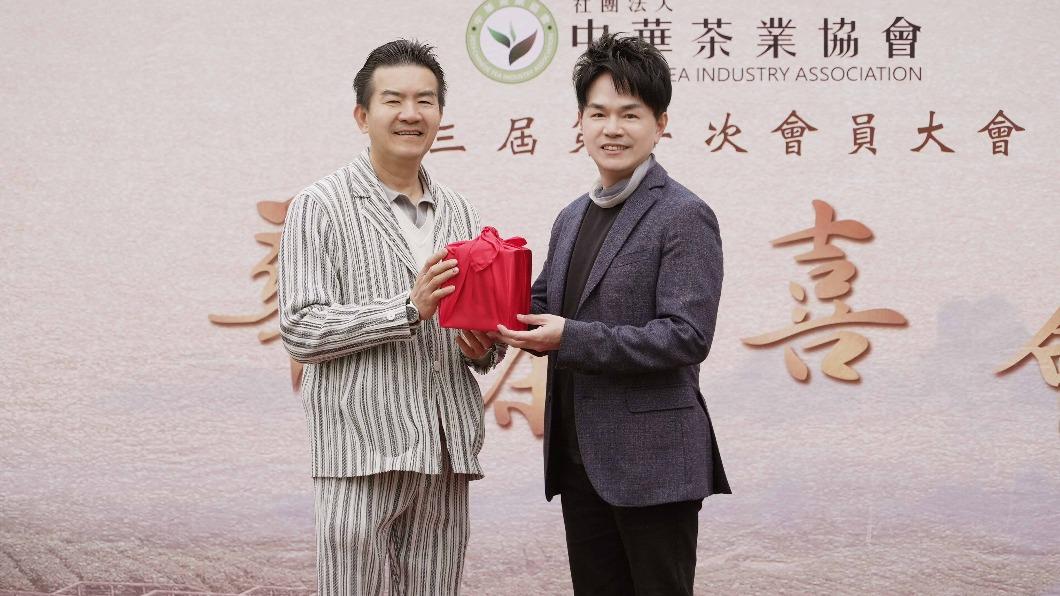 夯曲紅到國外!台語歌王獲選理事長 完勝當選吐心聲
