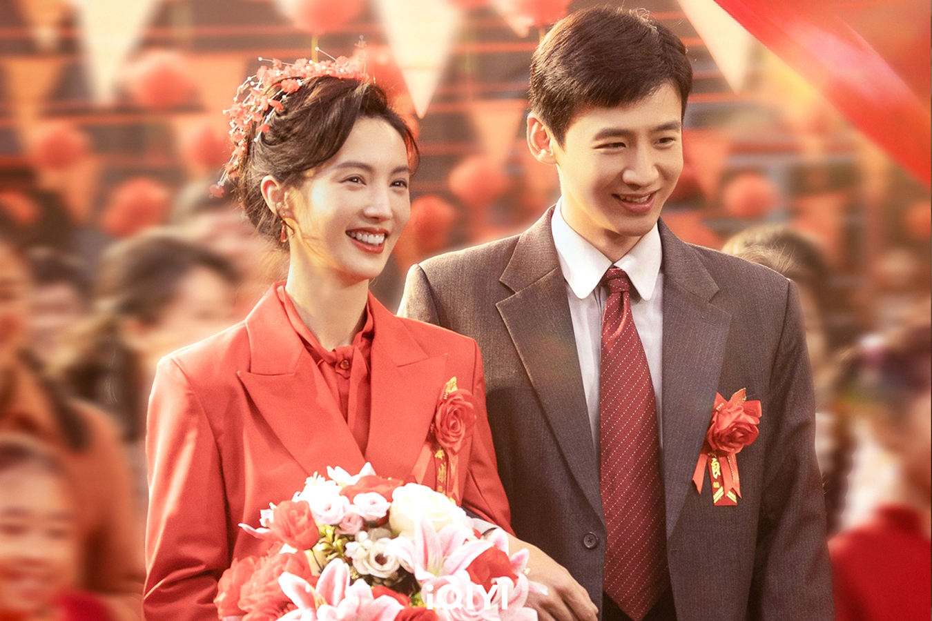 金晨(左)與白敬亭劇中從同學變情侶到結婚。(圖/iQIYI國際站提供)