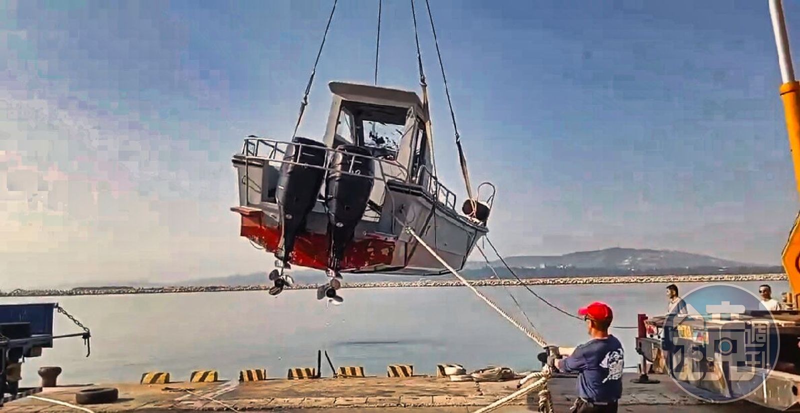 海事專業認為,陸艇擁2具發動機,追求機動高速,也因此增加翻覆風險。(圖/鏡週刊 )