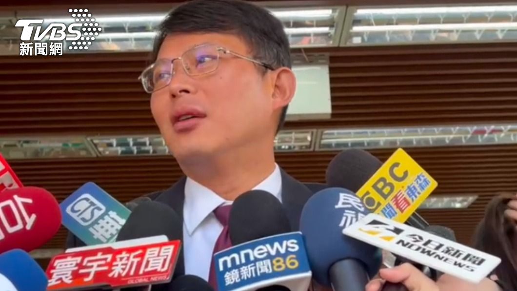 黃國昌表態,民眾黨8個立委會全力支持國民黨提出的召委候選人。(圖/陳昫蓁攝)