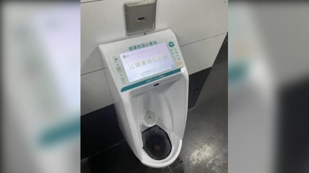 醫生認為這款小便斗只能視為「簡易便利的篩檢方式」」。(圖/翻攝自微博@瀟湘晨報)