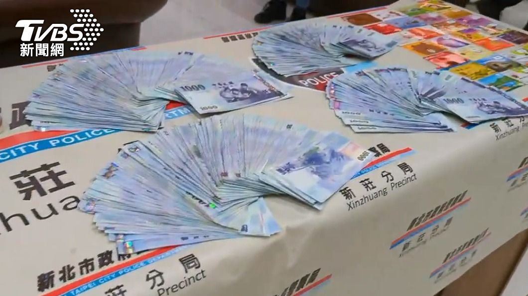 警方查扣現金。(圖/TVBS)