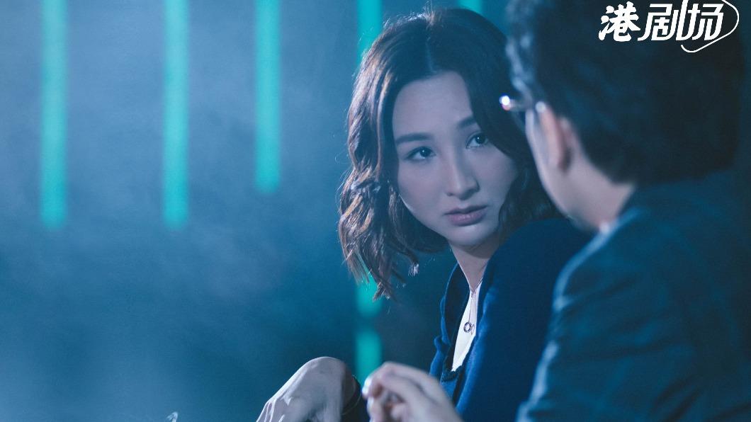 高海寧憑此劇《新聞女王》,奪下萬千星輝頒獎典禮「最佳女配角」。(圖/翻攝自微博)