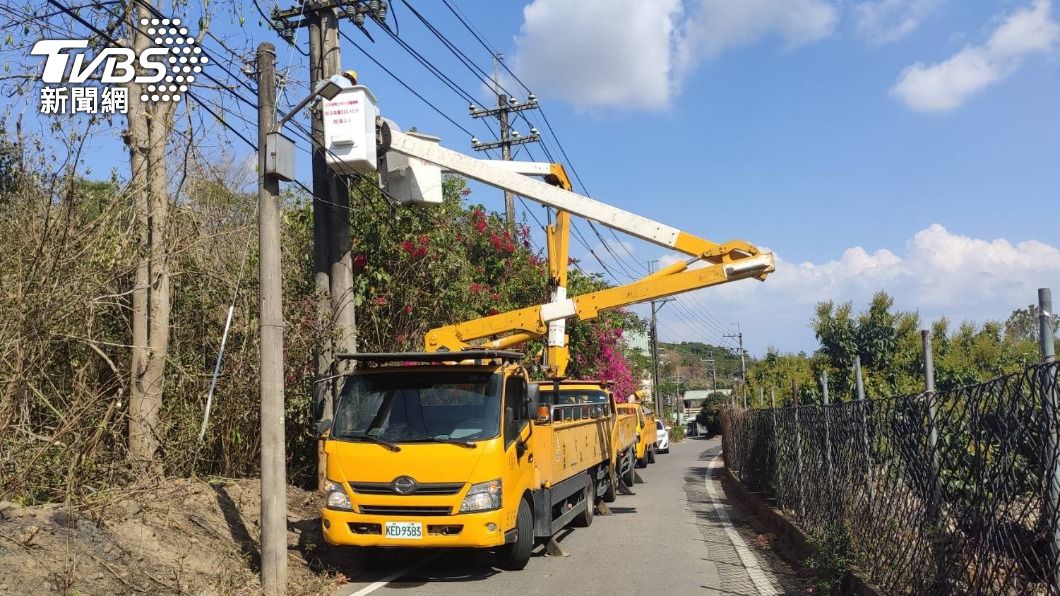 快訊/連2起停電!雜草火勢延燒電纜 高雄逾5千戶無電可用