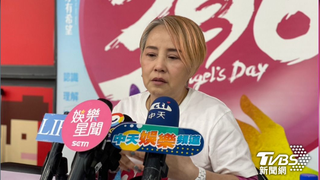 李明依82歲媽過世!才喪母她強忍悲痛上工 哽咽落淚:我們愛妳