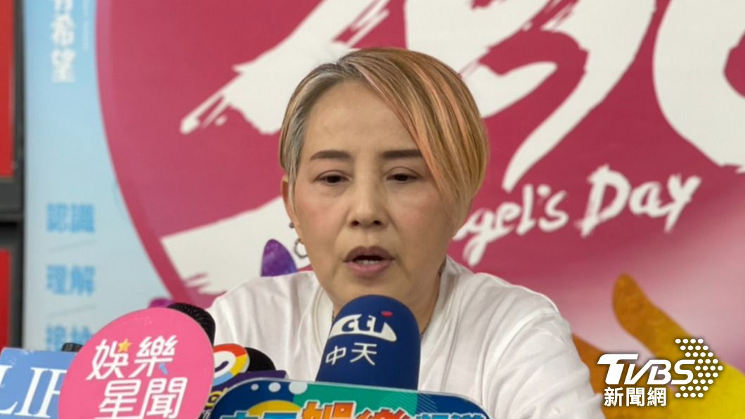 李明依才喪母，堅強出席活動。（圖／林彥君攝）