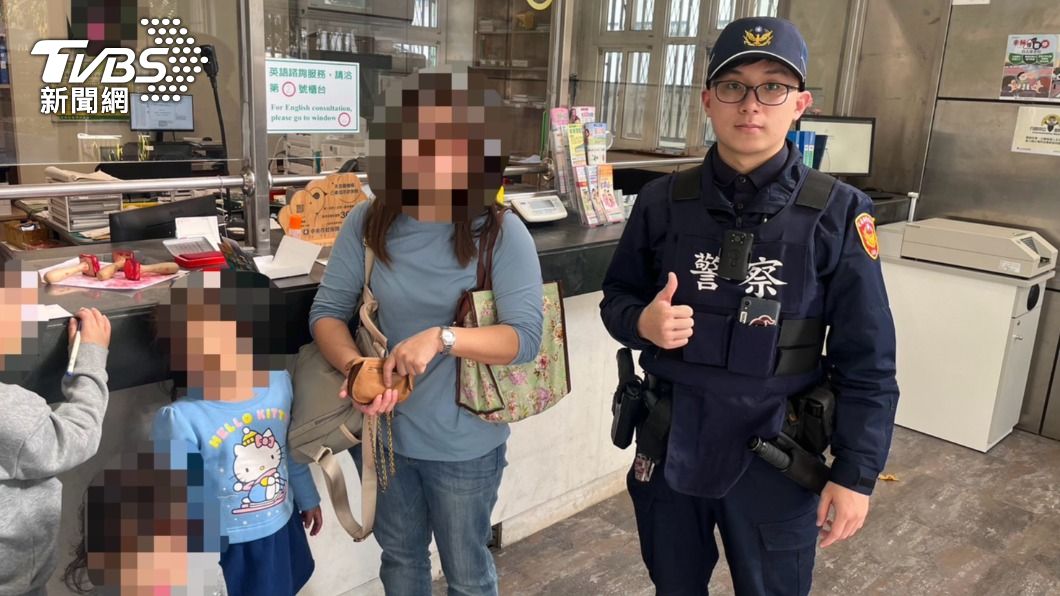 女童出遊遭獼猴粗暴搶食 勇警秒衝上前驅趕保護