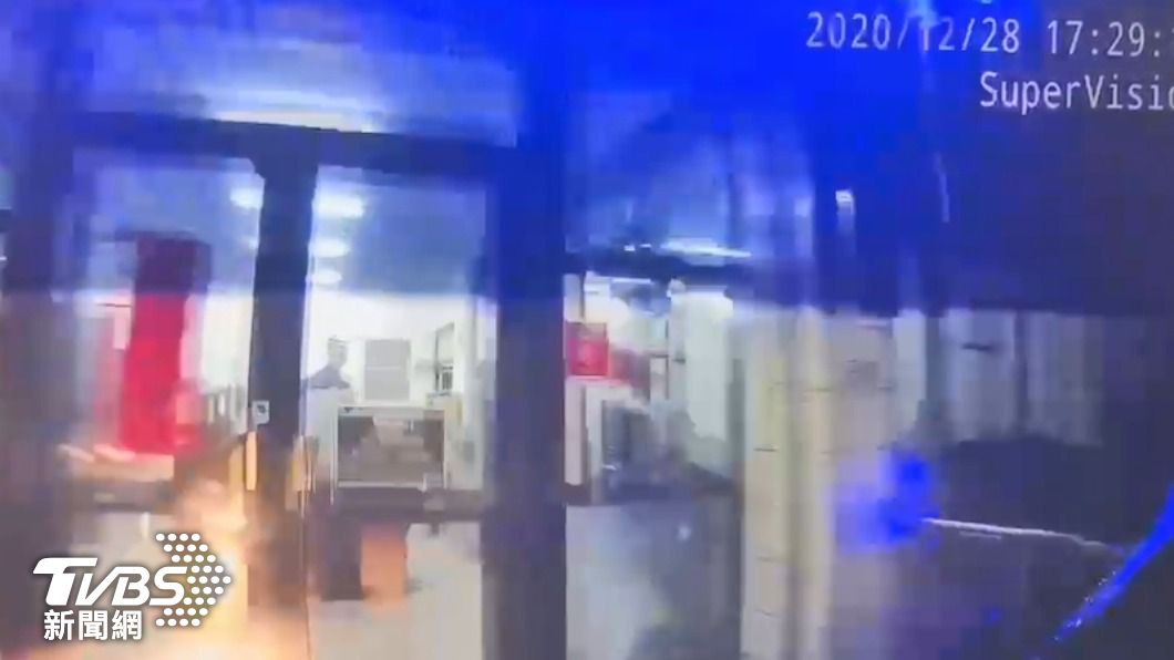 「3秒死亡加速」衝警局畫面曝!撞死24歲基隆警 駕駛身分曝光
