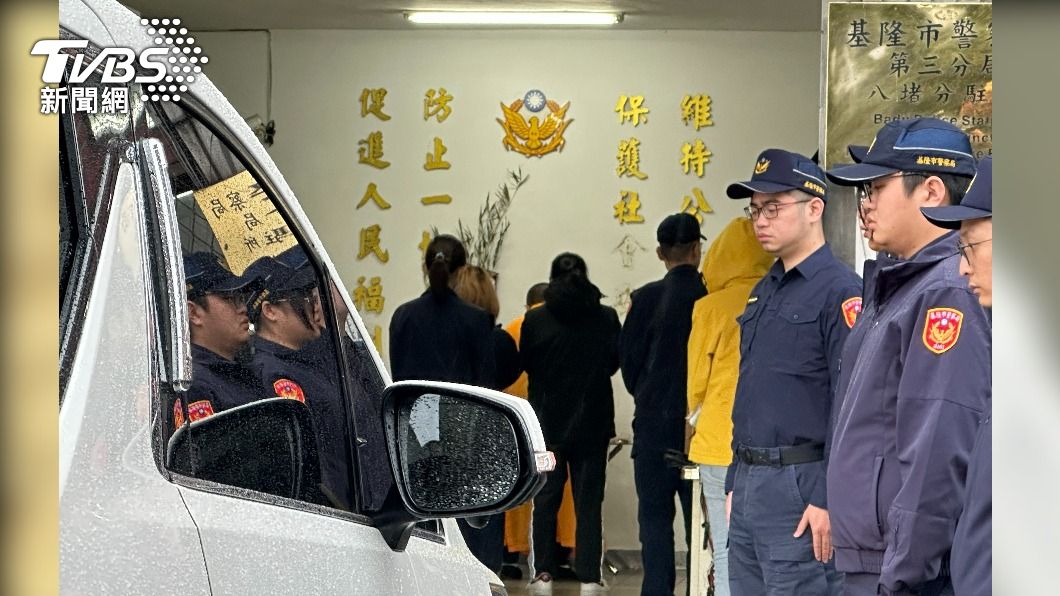 家屬重返現場招魂。(圖/林意筑攝)