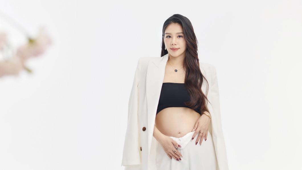 楊晨熙曬「8月孕肚」卸貨倒數！　懷女娃曝富商老公真實反應