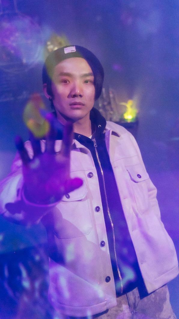 徐暐翔近期忙著籌備演唱會,笑說體脂允許的話或許會露一下身材。(圖/寬宏藝術提供)