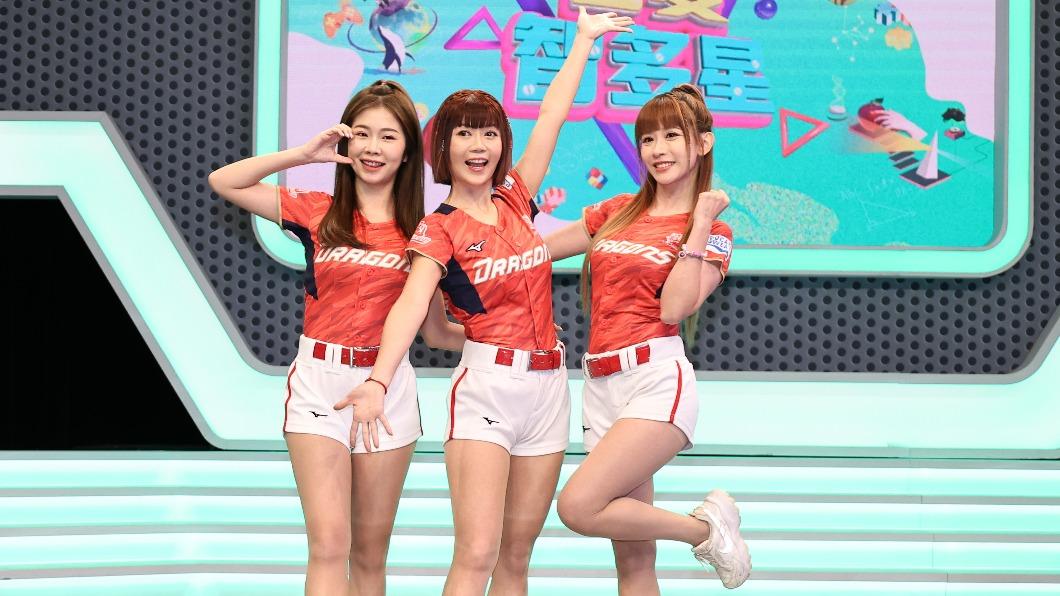 小龍女賴可(左起)、星岑、琪琪。(圖/張哲鳴攝)