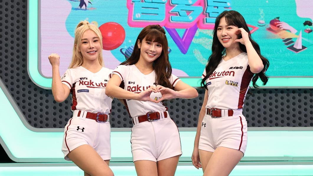 樂天女孩巫苡萱(左起)、琳妲、宋宋。(圖/張哲鳴攝)