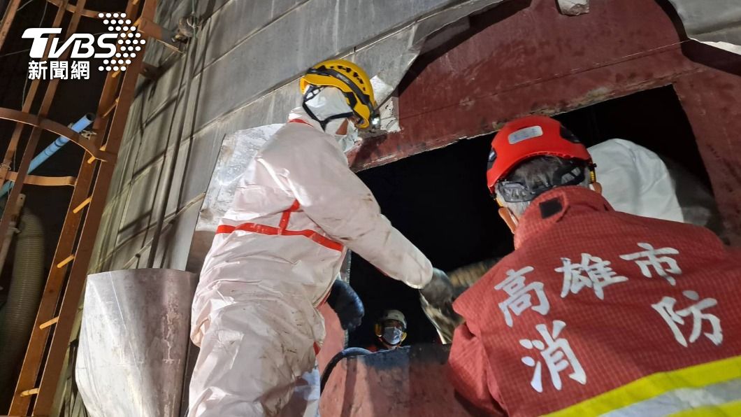 高雄工人清洗油槽遭活埋!消防漏夜開挖12hr 救出已氣絕亡