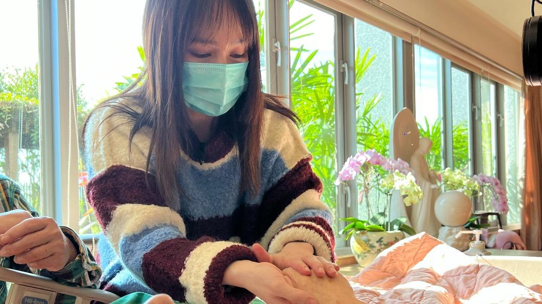 小薰悲憶喪母之痛 鼻酸吐「心中最大遺憾」:愈親密愈講不出口