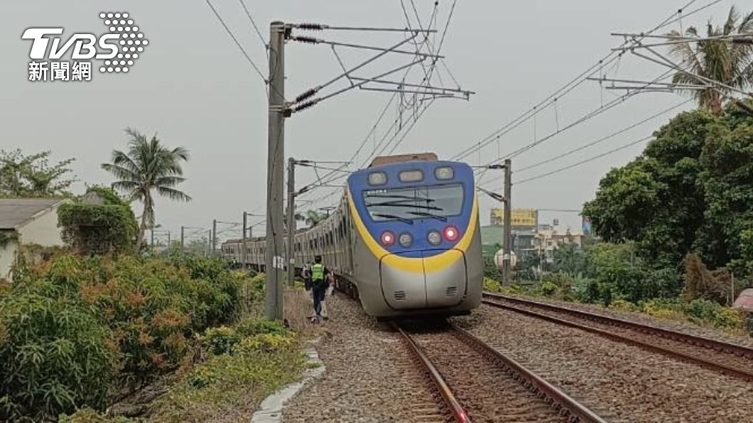 被鳴笛嚇到!農民摔落邊坡險遭「列車擦撞」頭部撕裂急送醫