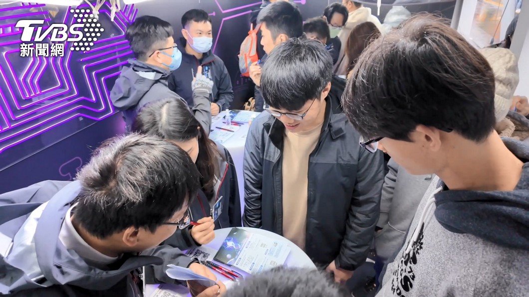校園徵才!畢業季前先搶人 半導體、金融業夯