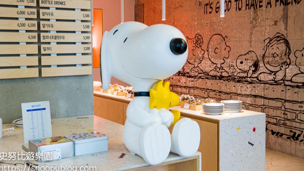 「Snoopy咖啡廳」共有3層樓,從上到下都有可愛的史努比。(圖/史努比遊樂園提供)