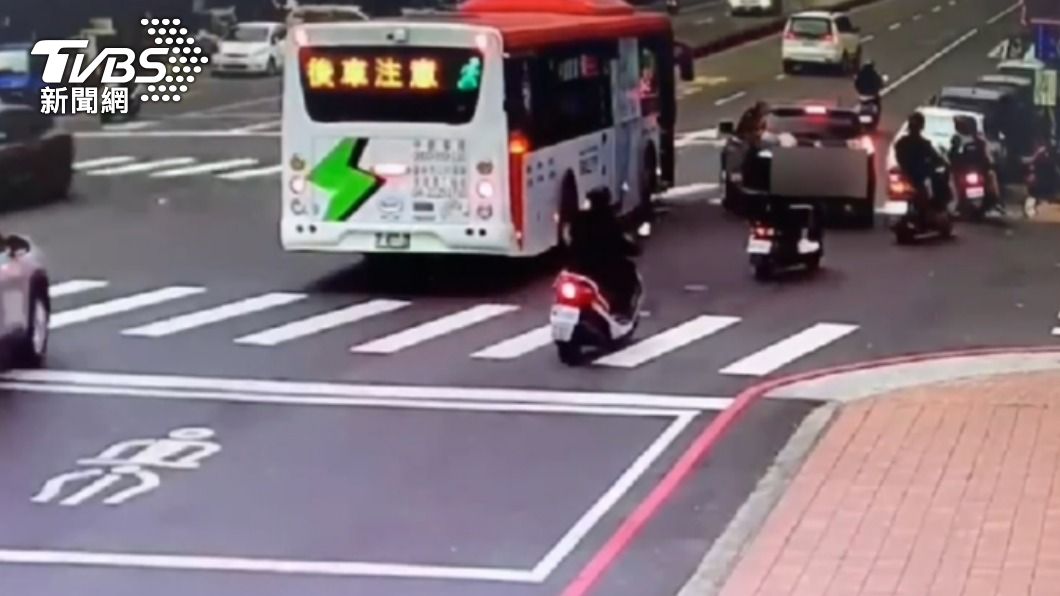 台中市北區街頭昨(1)日發生一起行車糾紛。(圖/TVBS)