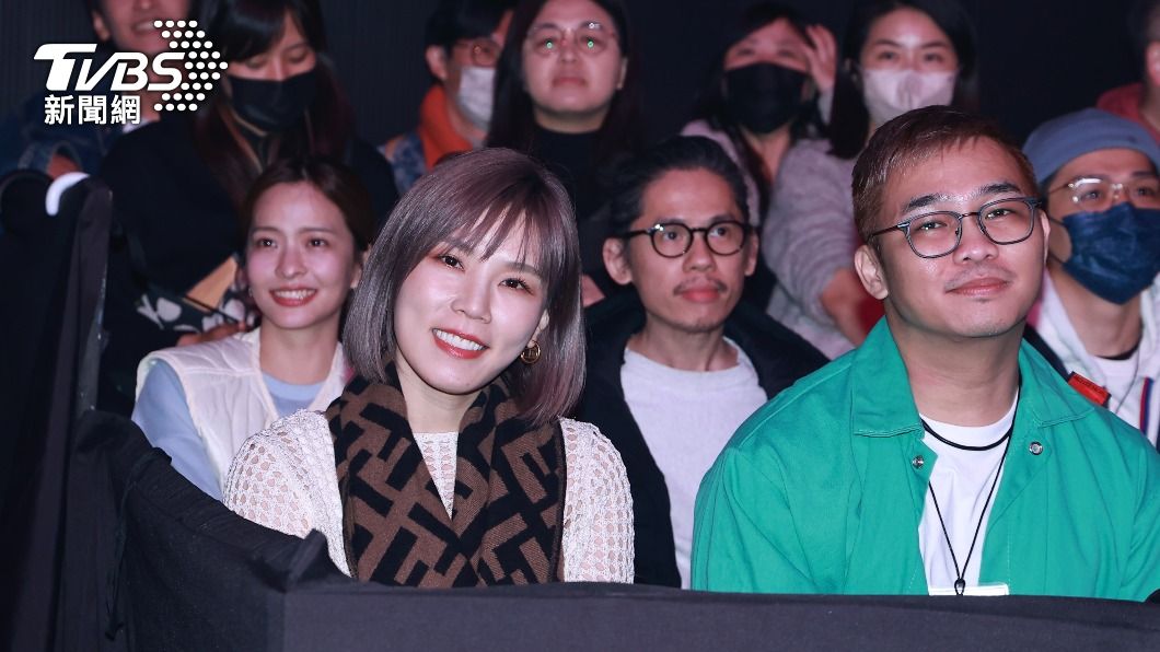李佳薇(左)和那那大師現身欣賞郭靜演唱會,蔡旻佑(第二排右)也低調出席。(圖/黃城碩攝)