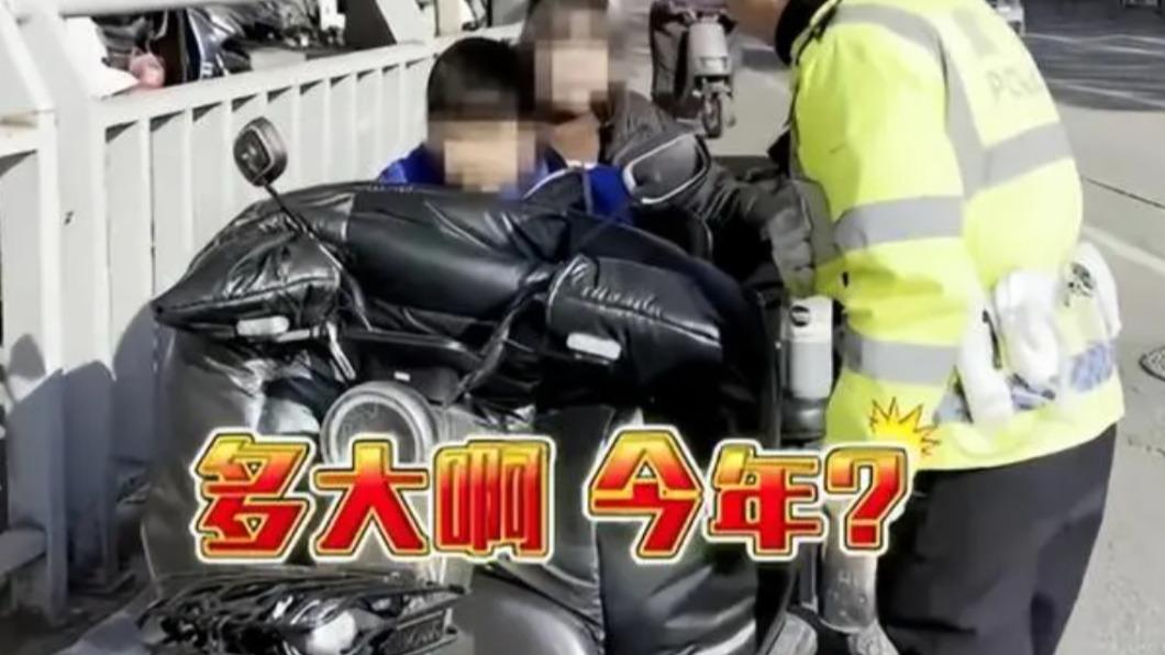 玩命?陸10歲男童「載12歲姊姊」騎車上路 警一看傻了