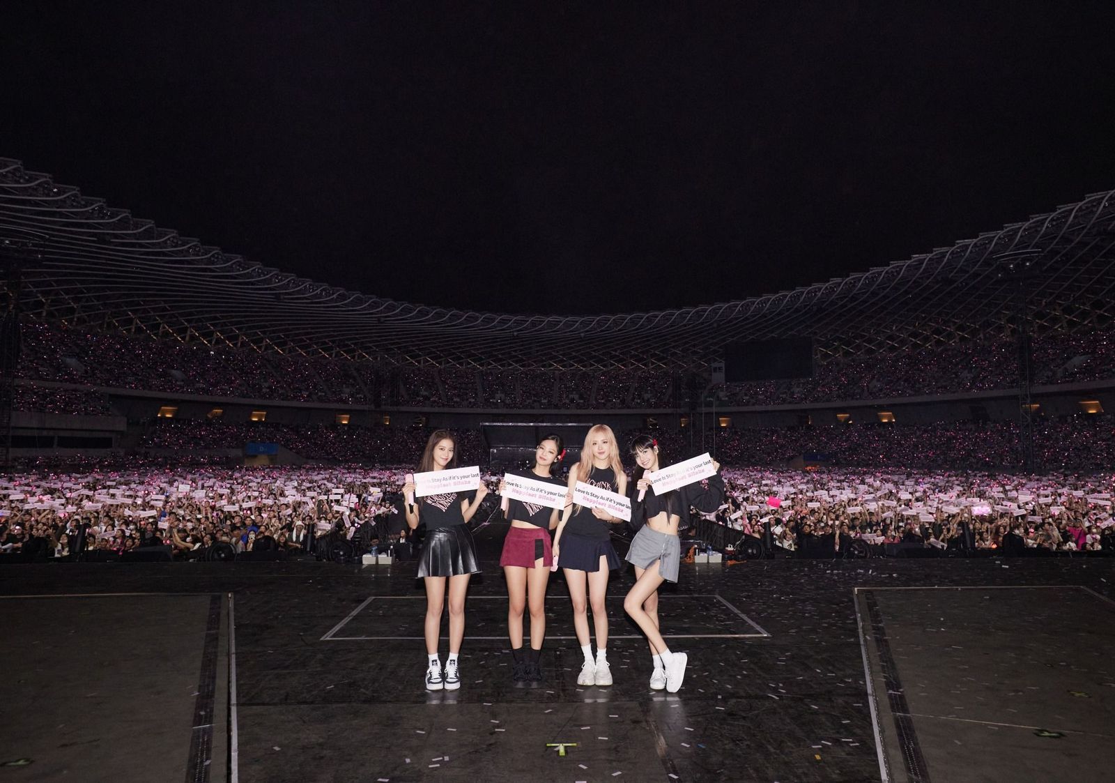 高雄市政府積極發展演唱會經濟,BLACKPINK等國內外重量級歌手都來台演出。(圖/翻攝自BLACKPINK粉絲專頁)