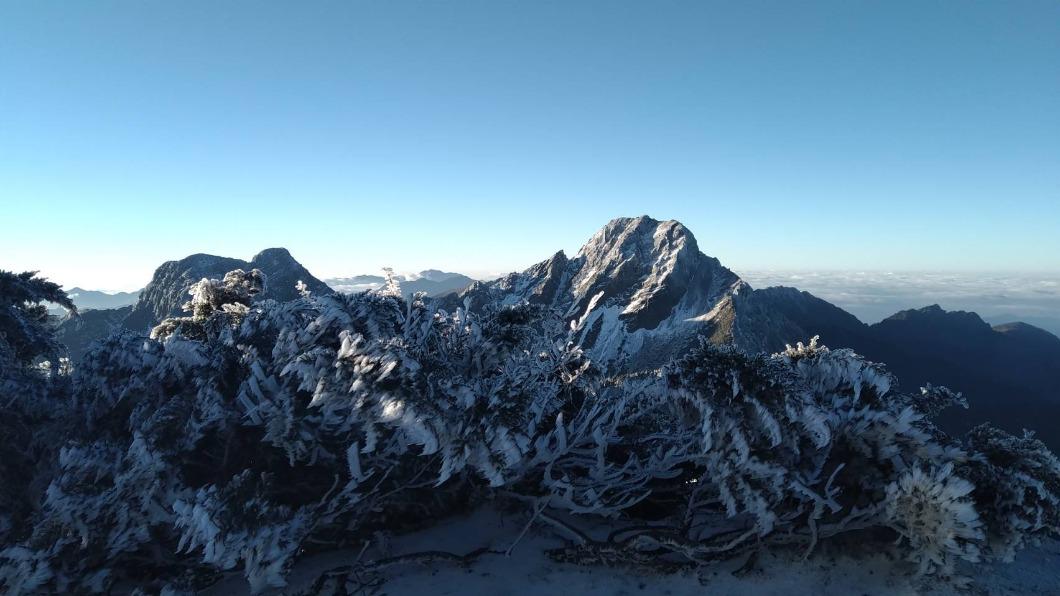 雪將玉山打造成銀白世界。(圖/中央氣象署提供)