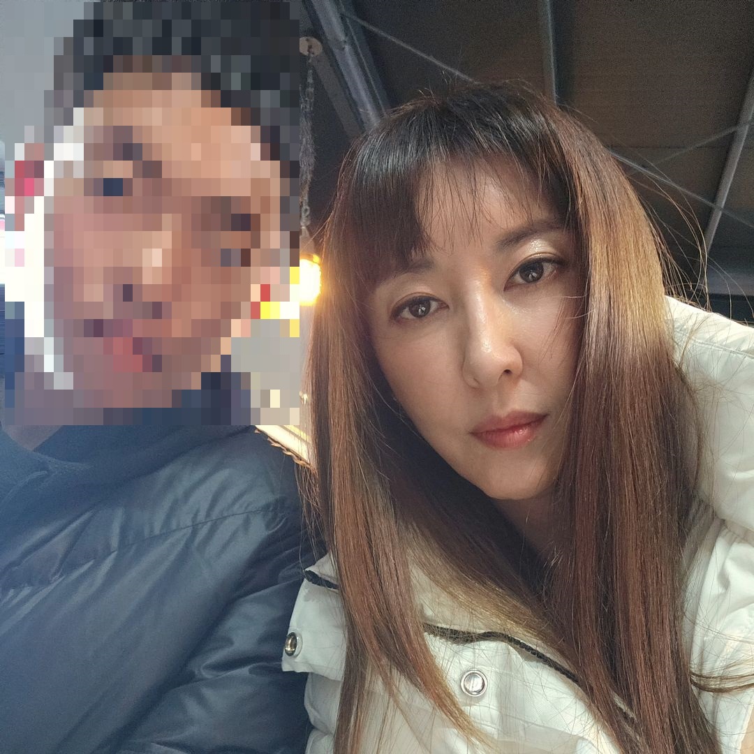 金元萱曬出與姪子合照,54歲狀態度曝光。(圖/翻攝自金元萱IG)