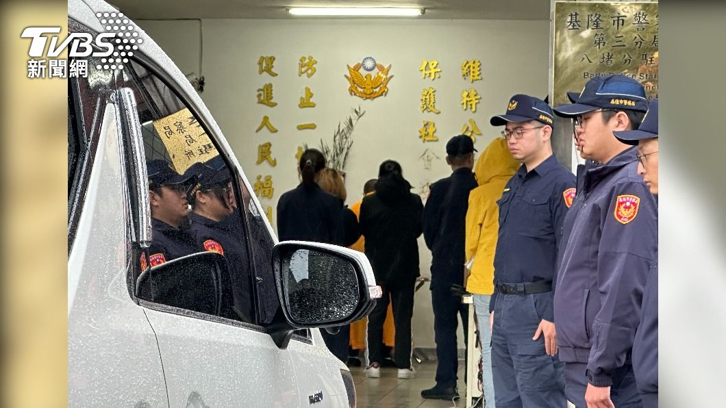 蘇姓員警值班時遭衝撞殉職。（圖／林意筑攝）