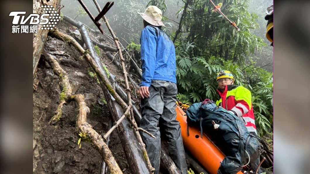 魂斷阿里山！女山友跌落50米邊坡慘亡　警消輪流揹下山
