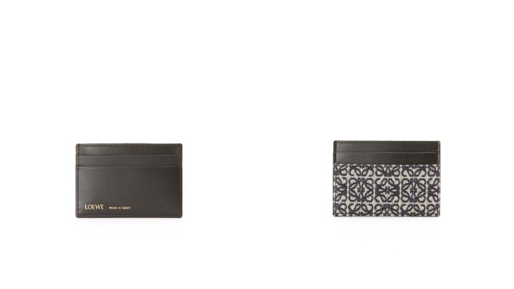 LOEWE的卡夾共有4個卡夾格。（圖／翻攝自LOEWE官網）