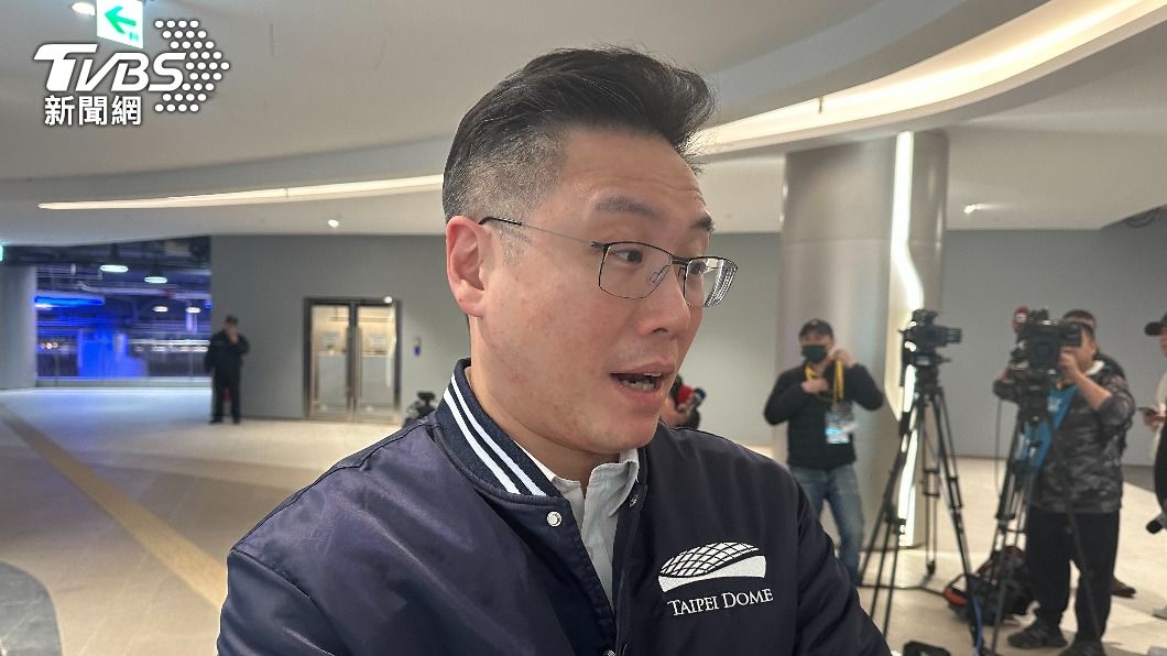 遠雄集團副總楊舜欽今天就大巨蛋漏水一事說明。(圖/張良瑜攝)