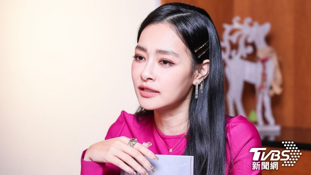 獨/王思佳震驚「變全民公敵」工作暫緩! 捲風波伴愛女:大不了別做了