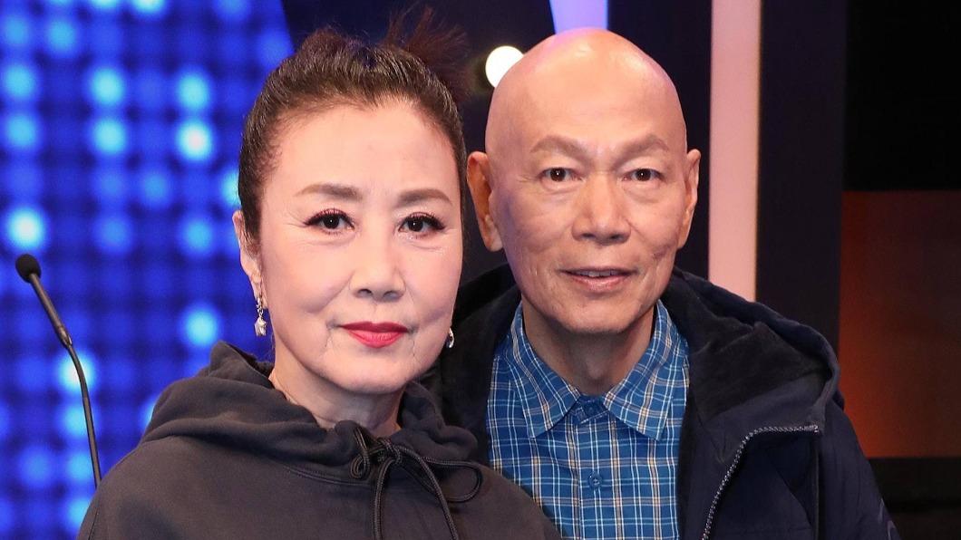 「香港一姐」與老公現身機場！真實相處細節曝光　昔相伴戰勝病魔