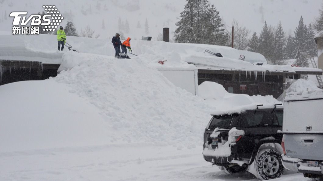 積雪破300公分！美加州暴風雪發威　大地急凍