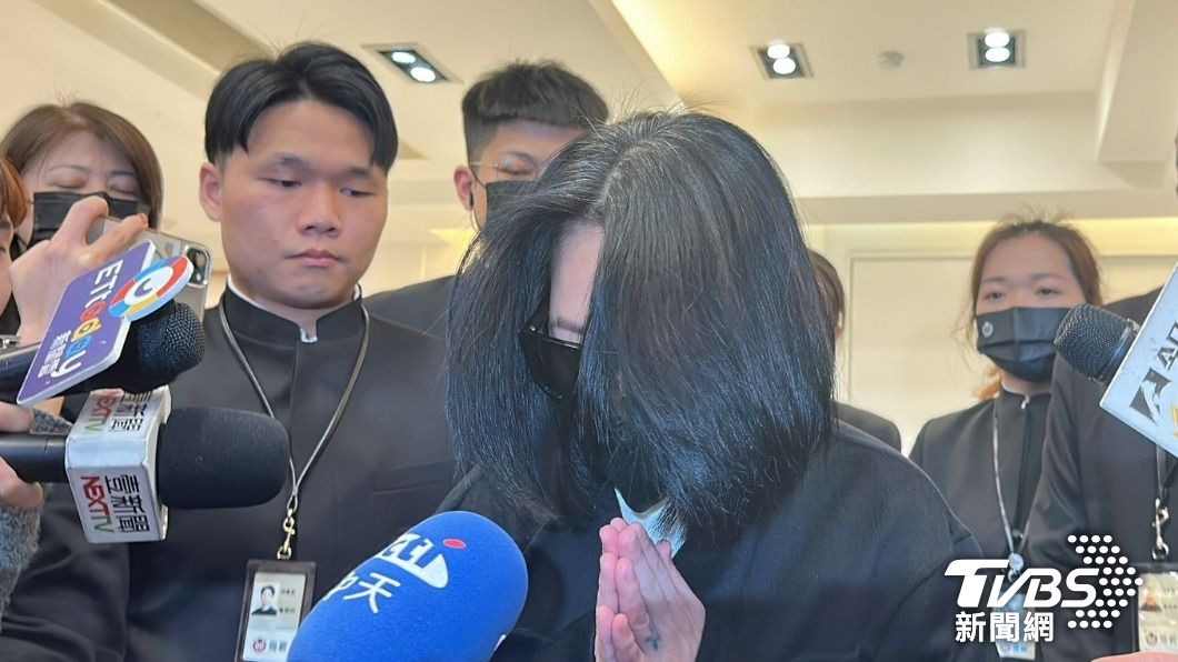 小S雙手合十向現場致意。(圖/廖福生攝)