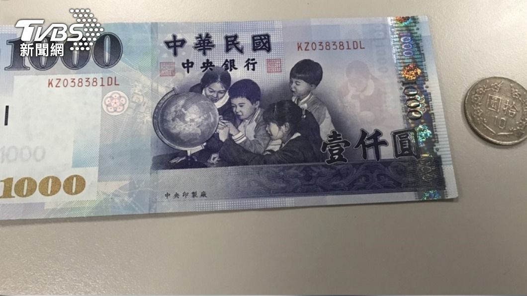 想換錢!千元鈔買10元飲料「找零」 店員曝:1種人會被拒絕