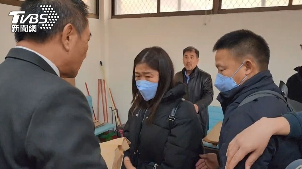 海巡第九巡防署署長陳泗川親送慰問金,但死者家屬拒收慰。(圖/王韻婷攝影)