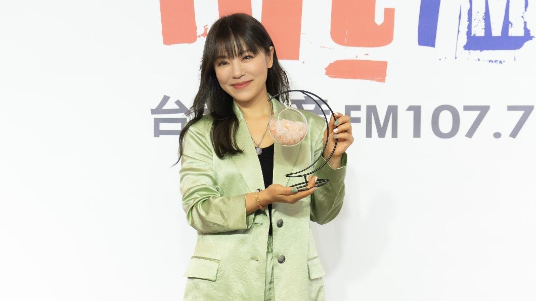 丁噹不排斥未婚生子,更期許自己人生下半場可以過得自在舒心。(圖/Hit Fm聯播網提供)