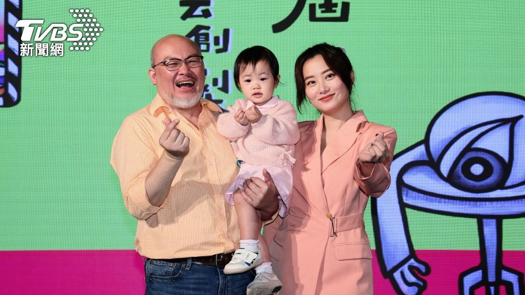 右起趙小僑、典典寶寶、劉亮佐。(圖/趙世平攝)