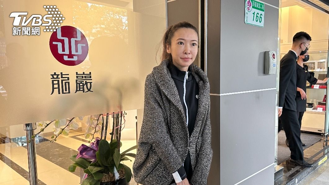 Makiyo弔唁小S公公!靈堂待2小時 心疼她「一直擦眼淚」